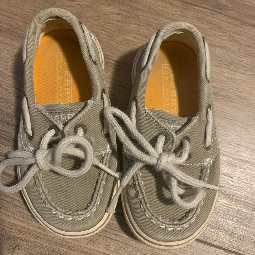4/$20 Tan size 6 toddler sperrys